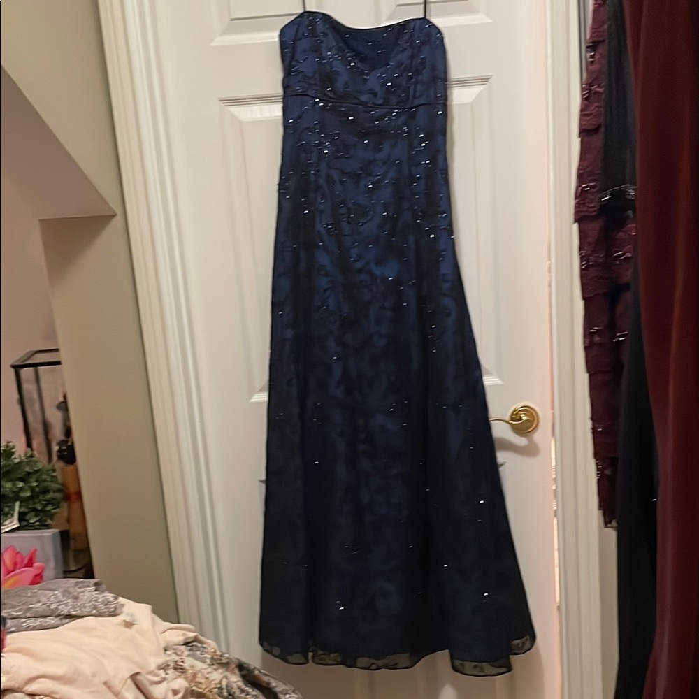 Elegant Navy Blue Evening Gown
